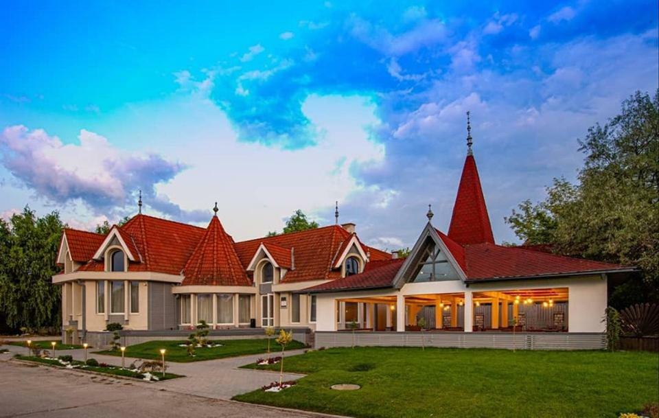 Hotel Castel Sfântu-Gheorghe Exterior foto
